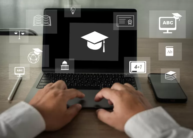 Moodle se destaca como uno de los LMS más populares y ampliamente utilizados, exploraremos sus características y como se compara con otras plataformas LMS.