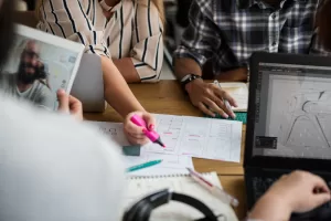 El diseño metodológico en proyectos e-learning, establece la estructura y los pasos a seguir para lograr objetivos de aprendizaje con éxito.