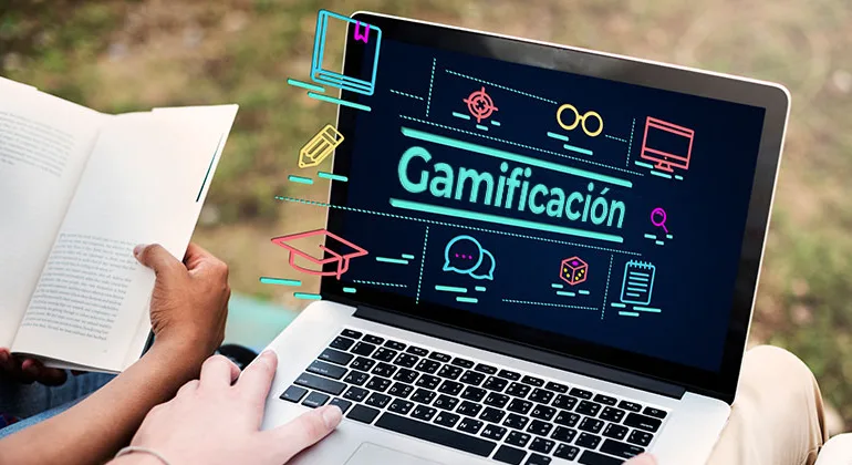 Descubre cómo la gamificación en eLearning impulsa el compromiso y la motivación de los estudiantes. Aprende a implementar puntos, insignias