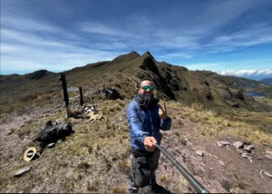 Descubre cómo el EMPRENDER se asemeja a subir una montaña: un desafío lleno de pasión, esfuerzo y perseverancia. Aprende lecciones clave para llegar a la cima de tu negocio