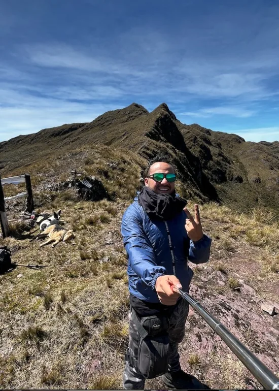 Descubre cómo el EMPRENDER se asemeja a subir una montaña: un desafío lleno de pasión, esfuerzo y perseverancia. Aprende lecciones clave para llegar a la cima de tu negocio