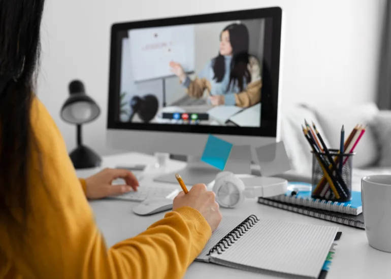 Aprende cómo diseñar cursos virtuales efectivos y atractivos con esta guía completa. Descubre tips de planificación, herramientas y beneficios para triunfar en el aprendizaje digital.