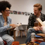 Descubre cómo aplicar el storytelling educativo para mejorar la enseñanza, captar la atención de los estudiantes y crear experiencias de aprendizaje memorables.