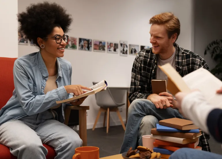 Descubre cómo aplicar el storytelling educativo para mejorar la enseñanza, captar la atención de los estudiantes y crear experiencias de aprendizaje memorables.